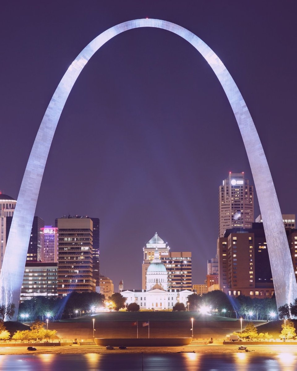 STLAutoShow tweet media