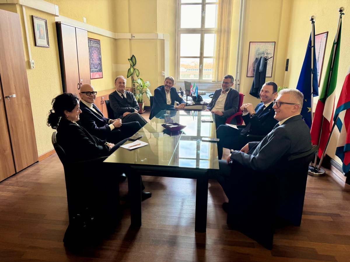 csipiemonte's tweet image. Oggi abbiamo aperto le porte del CSI e del nostro data center per accogliere il Rettore di @PoliTOnews Stefano Corgnati.
Occasione di confronto su 𝗶𝗻𝗻𝗼𝘃𝗮𝘇𝗶𝗼𝗻𝗲, 𝗿𝗶𝗰𝗲𝗿𝗰𝗮 e 𝘀𝗲𝗿𝘃𝗶𝘇𝗶 per rafforzare le collaborazioni future.
#nuovocsi #yourdigitalpartner