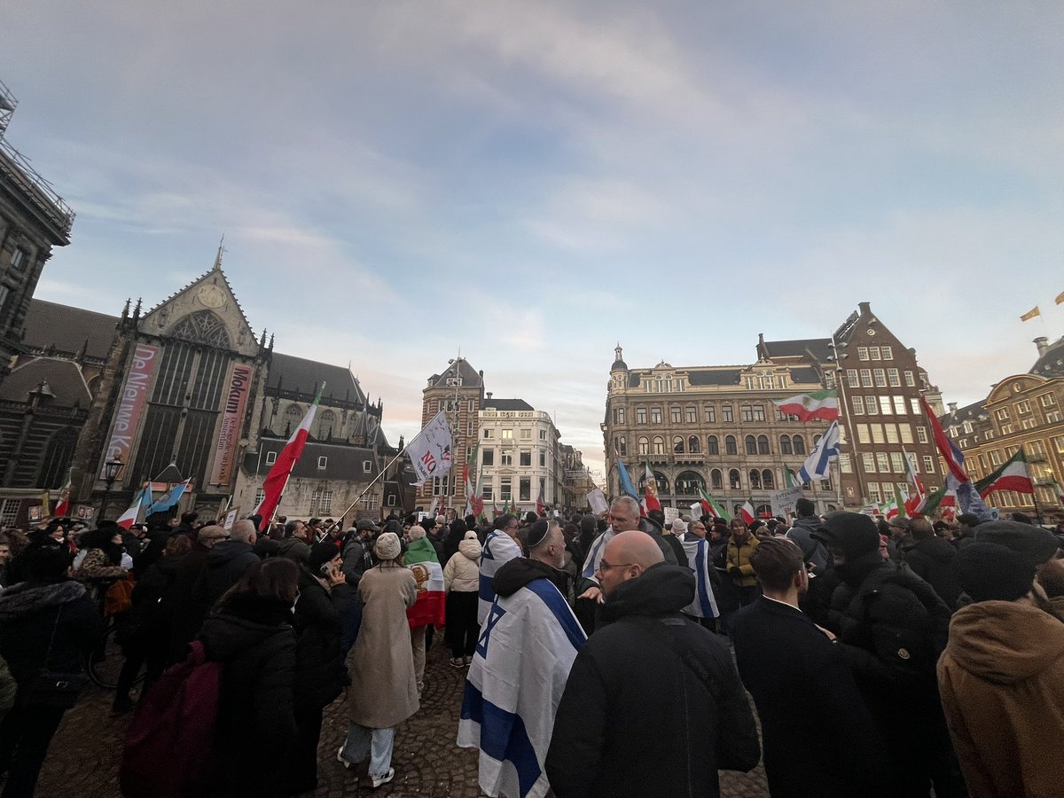 دو ملت🇮🇱🇮🇷، یک سرنوشت؛ پیروزی!

۱۴ ژانویه‌ ۲۰۲۶، #آمستردام، #هلند
#SOSIran 
#MassacreInIran 
<a href="/POTUS/">President Donald J. Trump</a> 
<a href="/IsraelPersian/">اسرائیل به فارسی</a> 

#پاينده_ایران
#جاویدشاه