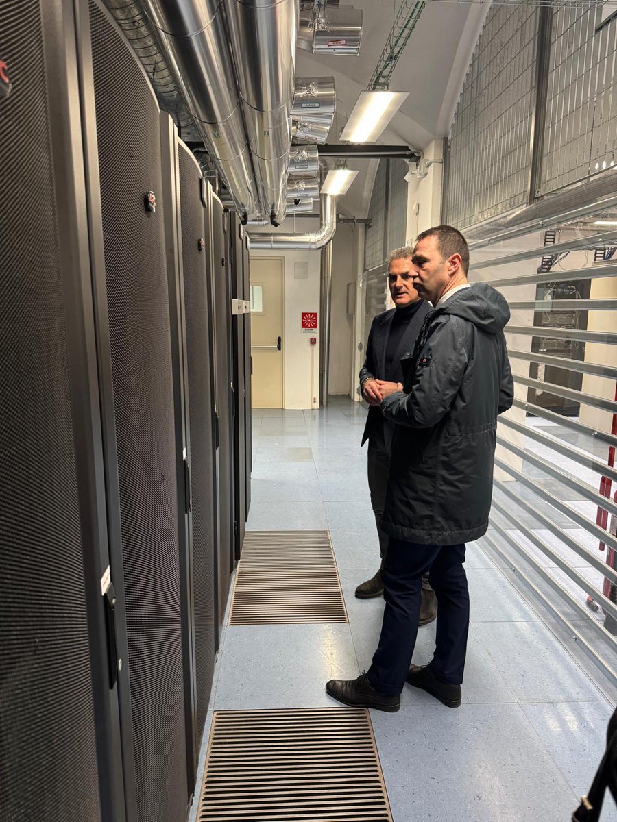 csipiemonte's tweet image. Oggi abbiamo aperto le porte del CSI e del nostro data center per accogliere il Rettore di @PoliTOnews Stefano Corgnati.
Occasione di confronto su 𝗶𝗻𝗻𝗼𝘃𝗮𝘇𝗶𝗼𝗻𝗲, 𝗿𝗶𝗰𝗲𝗿𝗰𝗮 e 𝘀𝗲𝗿𝘃𝗶𝘇𝗶 per rafforzare le collaborazioni future.
#nuovocsi #yourdigitalpartner