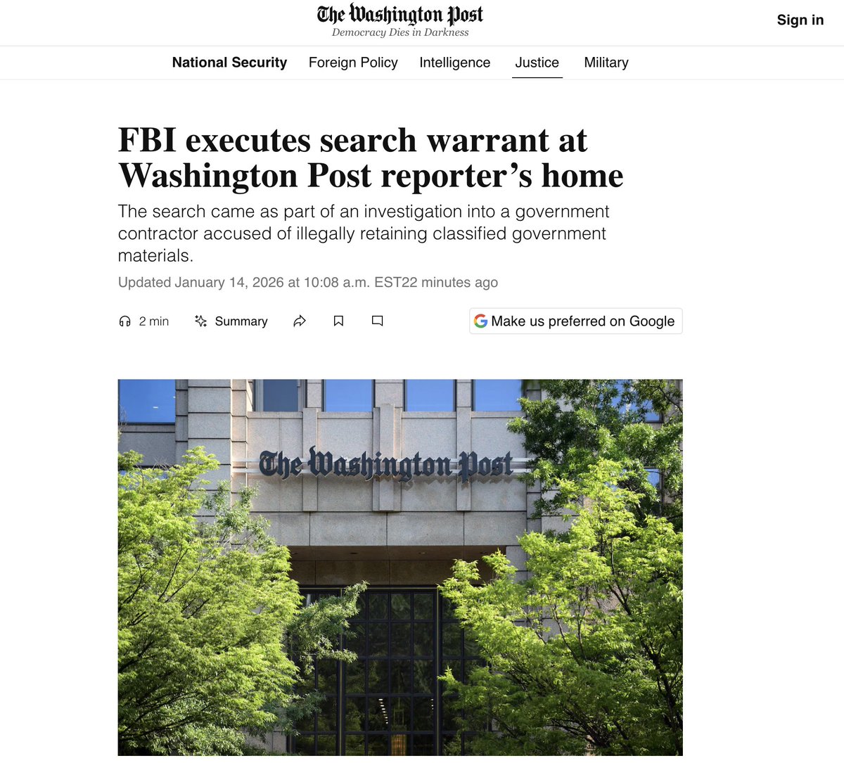 👇 突发新闻：特朗普政府似乎正在针对美国宪法第一修正案，他们指示联邦调查局（FBI）调查《华盛顿邮报》的一名记者。（FBI搜查了这位记者的家）  注：像《华盛顿邮报》的记者一样，记者在法律上被允许报道他们获得的机密信息，前提是这些信息符合公共利益。 发布信息=