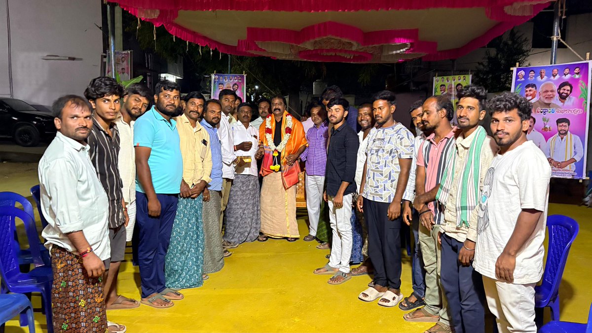 mallikarjunabgm's tweet image. (1/3)
🛣️ బంటనహళ్–గుంతకల్ బీటీ రోడ్డు శుభవార్త

బంటనహళ్–గుంతకల్ బీటీ రోడ్డు నిర్మాణంపై బంటనహళ్ గ్రామ యువత ఇవాళ ఎమ్మెల్యే శ్రీ గుమ్మనూరు జయరాం గారిని మరోసారి కలిశారు.

#Developmentinprogress 
#Bantanahal(Bantanapdu)-గుంతకల్లు -BT road