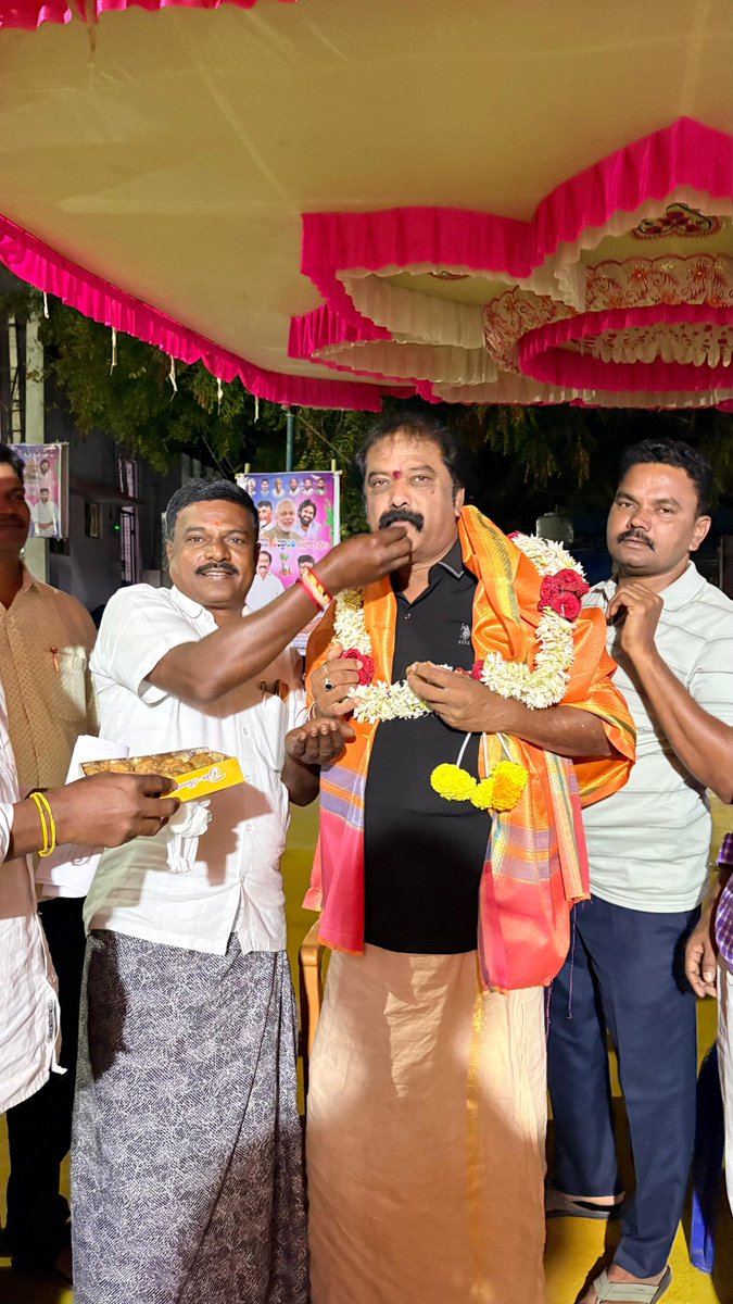 mallikarjunabgm's tweet image. (1/3)
🛣️ బంటనహళ్–గుంతకల్ బీటీ రోడ్డు శుభవార్త

బంటనహళ్–గుంతకల్ బీటీ రోడ్డు నిర్మాణంపై బంటనహళ్ గ్రామ యువత ఇవాళ ఎమ్మెల్యే శ్రీ గుమ్మనూరు జయరాం గారిని మరోసారి కలిశారు.

#Developmentinprogress 
#Bantanahal(Bantanapdu)-గుంతకల్లు -BT road