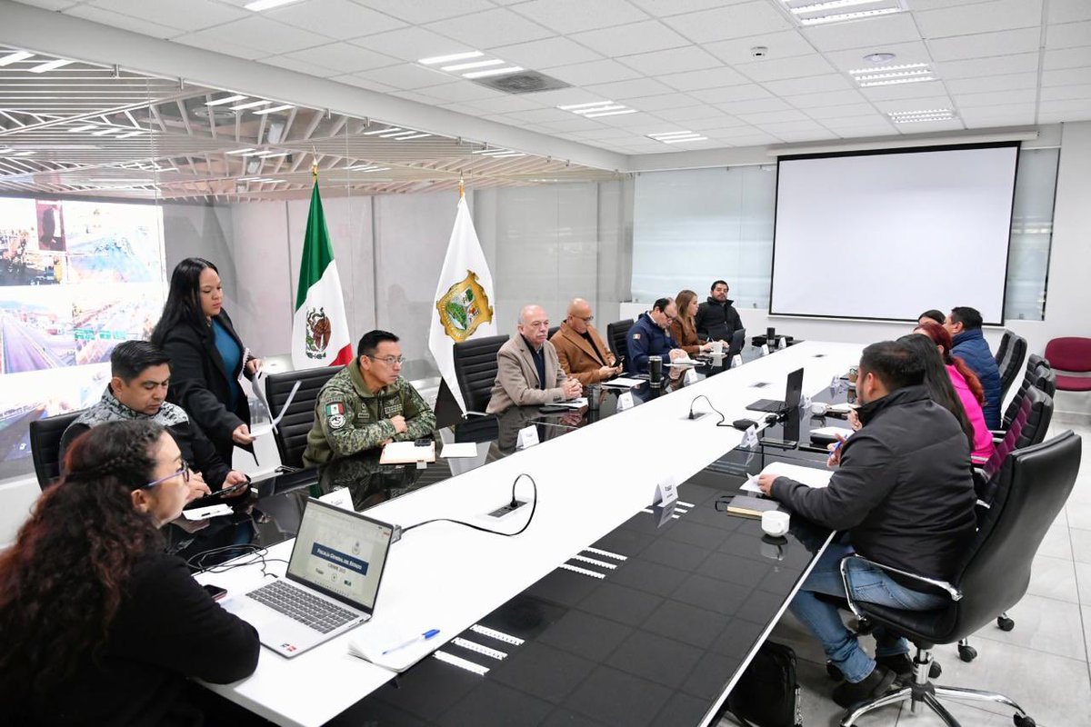El Secretario <a href="/oscarpime/">Oscar Pimentel González</a> participó en la Mesa de Coordinación para la Construcción de la Paz y Seguridad, donde se dio seguimiento a las estrategias y acciones conjuntas en materia de seguridad.