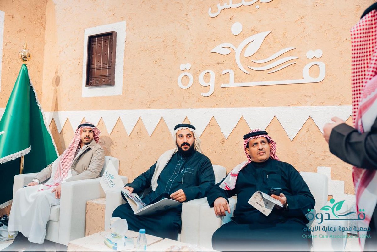 #تغطيات 📸| 

تشرّفنا بزيارة الأستاذ/ هاني الغماس، والأستاذ/ صلاح المسبحي، والوفد المرافق لهما، لركن قدوة المشارك في #مهرجان_زيتون_الجوف_الدولي

نثمّن هذه الزيارة الكريمة، ونعرب عن بالغ شكرنا وتقديرنا لدعمهم السخي، سائلين الله أن يجزيهم خير الجزاء ويبارك في عطائهم.