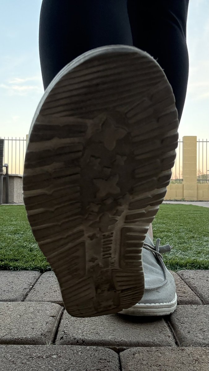 Longlonglegs69's tweet photo. Happy Hump Day! (run) #giantness #sizetwtter #tinymen #pov https://t.co/t5NkODRG3i