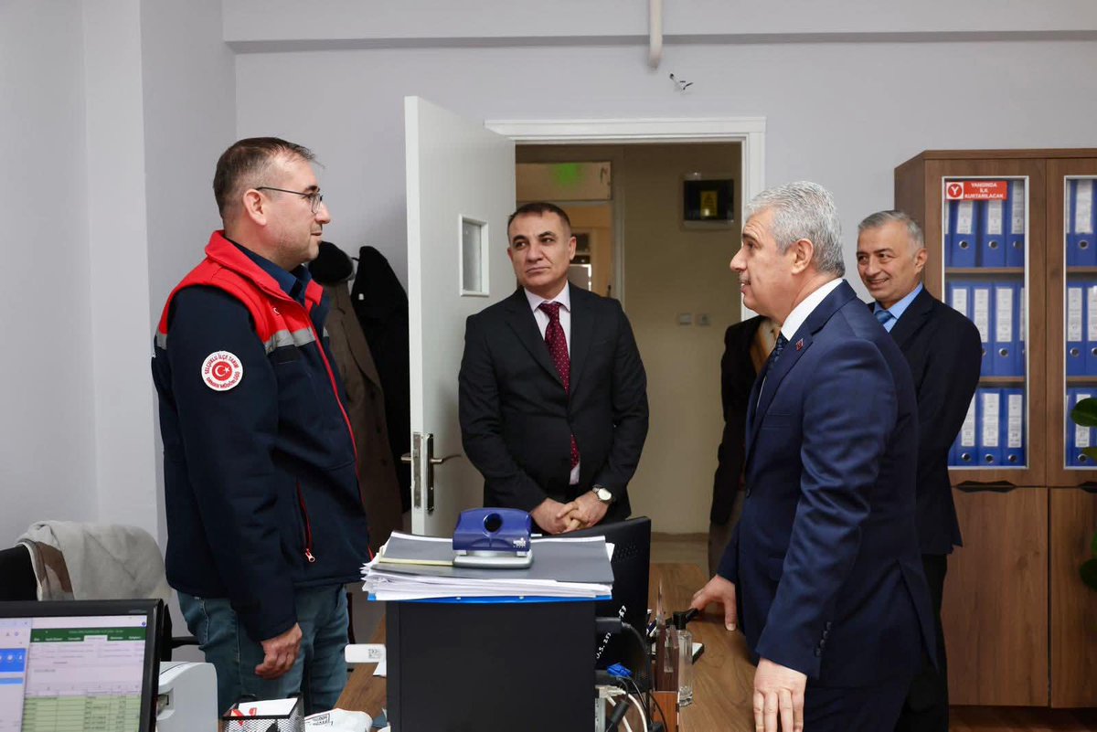 Valimiz Sayın İbrahim AKIN ile birlikte  İl Müdürümüz Sayın Duran SEÇEN  ve Selçuklu Kaymakamımız Sayın Eflatun Can TORTOP  İlçe Müdürlüğümüzü ziyaret ettiler. 
Ziyarette,ilçede yürütülen tarım ve hayvancılık faaliyeti ve devam eden çalışmalar hakkında değerlendirmelerde bulundu