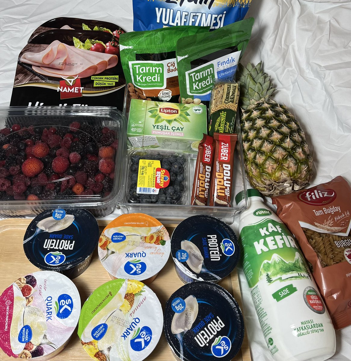 writtenbykylie's tweet image. pov: you have an almond mom