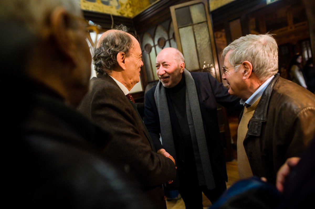 AntonioFilipe's tweet image. Hoje, num almoço com juristas apoiantes da nossa candidatura, recebemos o apoio de mais de 100 juristas e advogados. A todos, o meu sincero agradecimento pelo empenho e pela participação.

Faltam dois dias e meio para as eleições e os apoios crescem, seguimos até ao último…