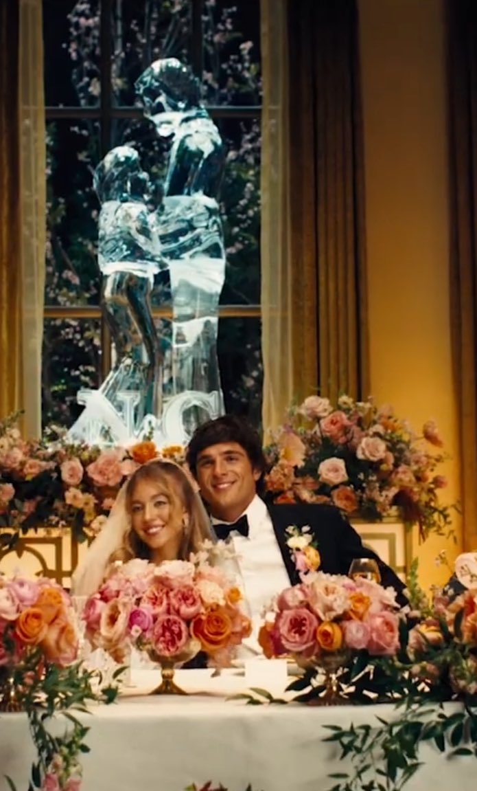 FilmUpdates's tweet image. First look at Cassie and Nate’s wedding in ‘EUPHORIA’ Season 3.