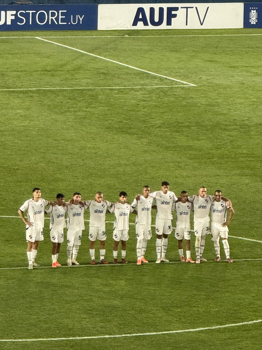 Increíble actuación ayer de los juveniles <a href="/Nacional/">Nacional</a> por la copa de la liga AUF octavos de finales, y también increíble el apoyo que recibieron por parte de la hinchada 🙌