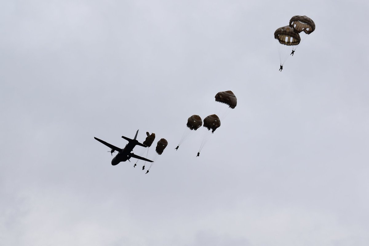 École des troupes aéroportées tweet media