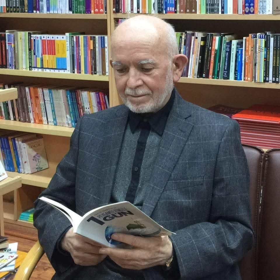 Pendik Haseki Eğitim Merkezinde ve Daha Öncesinde İlim Tahsil Ettiğimiz; Duruşuyla, Zarafeti ve Letafeti ile Maruf, Haseki Eğitim Merkezi Emektar Müderrislerinden Değerli Hocamız Durak Pusmaz Vefat Etmiştir.
Rabbim Rahmetiyle Muamele Eylesin.
Mekanı Cennet, Makamı Ali Olsun.