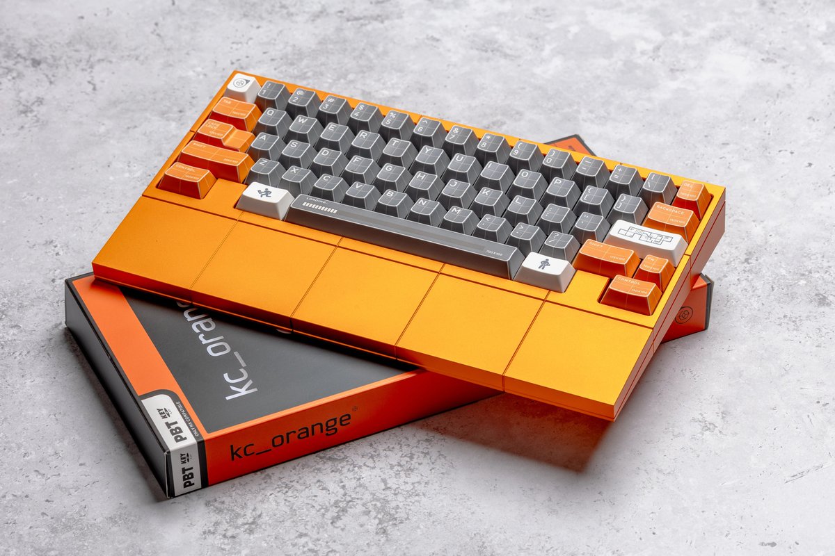 Daihuku0015's tweet photo. Keycapsuleのこの配色、オレンジとグレーの色使いがオシャレすぎて無理...🧡🩶
プロダクトはもちろんだけど、サイトの写真もデザインも全部良すぎて惚れ惚れする。 久々に興奮が抑えられない。この世界観ほんと好き🤤
👉https://t.co/GxreXnbdJZ https://t.co/byFzGZ4ZGp