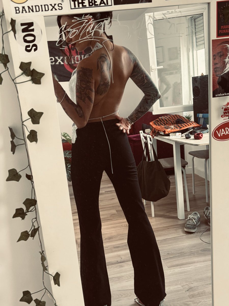 Novavee1's tweet image. Pants are still on… but I might need some help removing them 😏 Only my subscribers know how 🔥 

onlyfans.com/rlooke

#Onlyfans
#ExclusiveContent