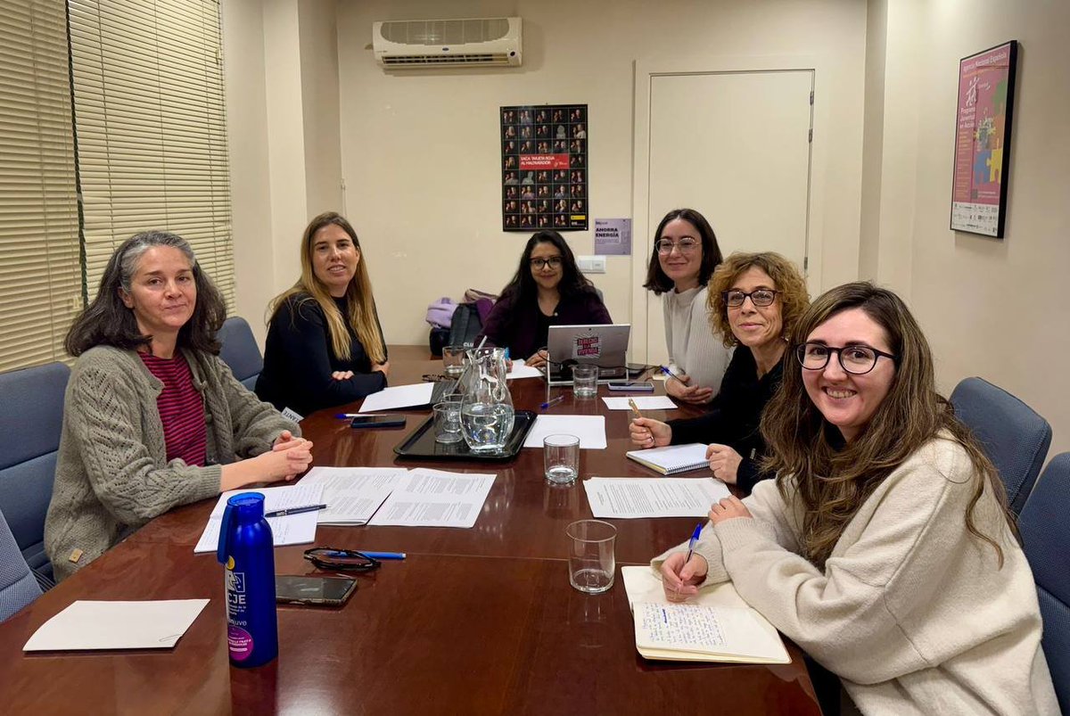 🟣 Hoy nos hemos reunido con las Direcciones Generales del <a href="/InstMujeres/">Instituto de las Mujeres</a> y el <a href="/InjuveSpain/">Injuve</a> para profundizar en líneas de trabajo conjuntas y plantear nuevas iniciativas que fortalezcan los lazos entre juventud y feminismo.
