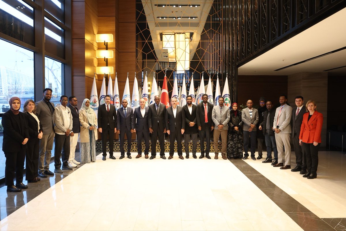 We hosted Somali Minister of Labour and Social Affairs Prof. Dr. Salim Alio Ibro and his delegation at our headquarters. The meeting highlighted strengthening international social dialogue and trade union solidarity, with a focus on deeper cooperation between institutions.