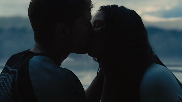 luneartt's tweet image. this scene belongs to a museum, truly one of the prettiest romantic scenes in the history of cinema and no one will ever take that from everlark