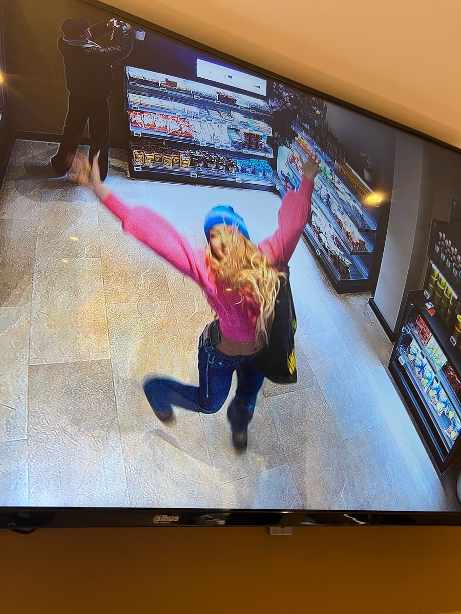 zaralarsson's tweet image. cheese 😁