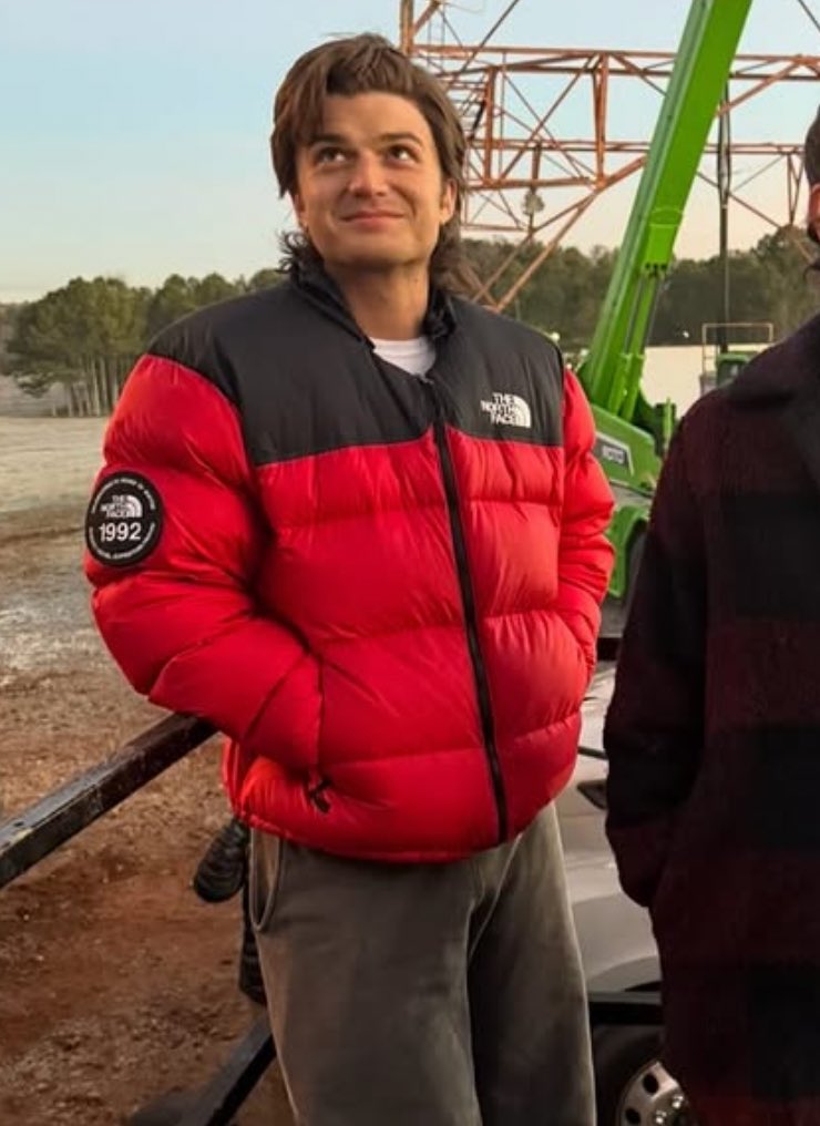 Night_Daisie's tweet image. sweatpants and this coat OH