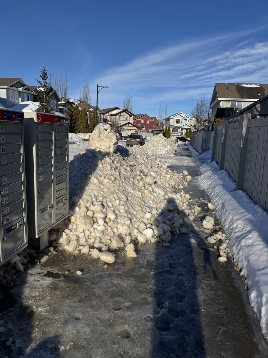 _12_GAUGE's tweet photo. @SarahRyanYEG @AndrewKnack This is your service level? Accessibility doesn’t seem to be a concern to this municipality. https://t.co/I3CWJz7qlk