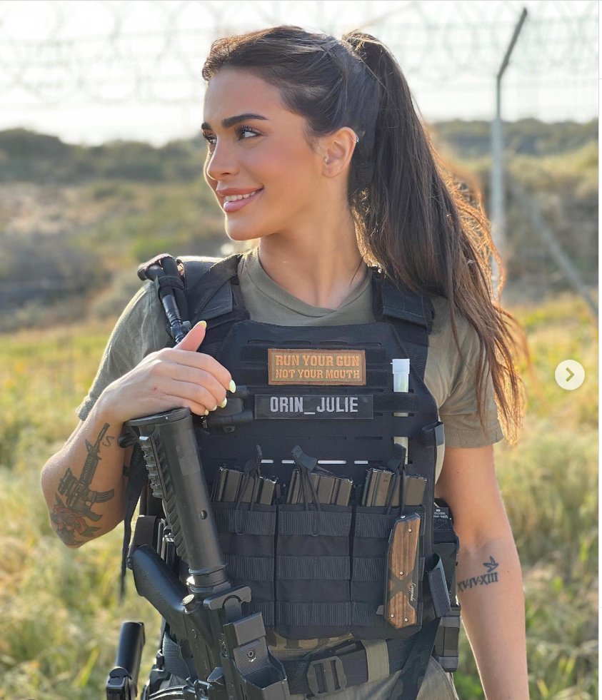 LindyTasteful's tweet image. "Hey grok, put her in a bikini"