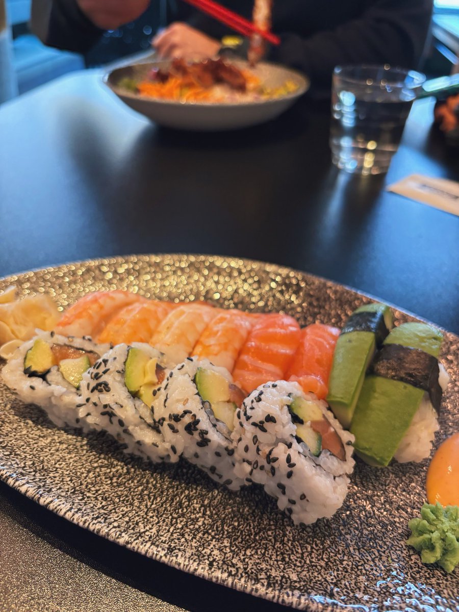 LibraryOfRae's tweet image. January so far 😊