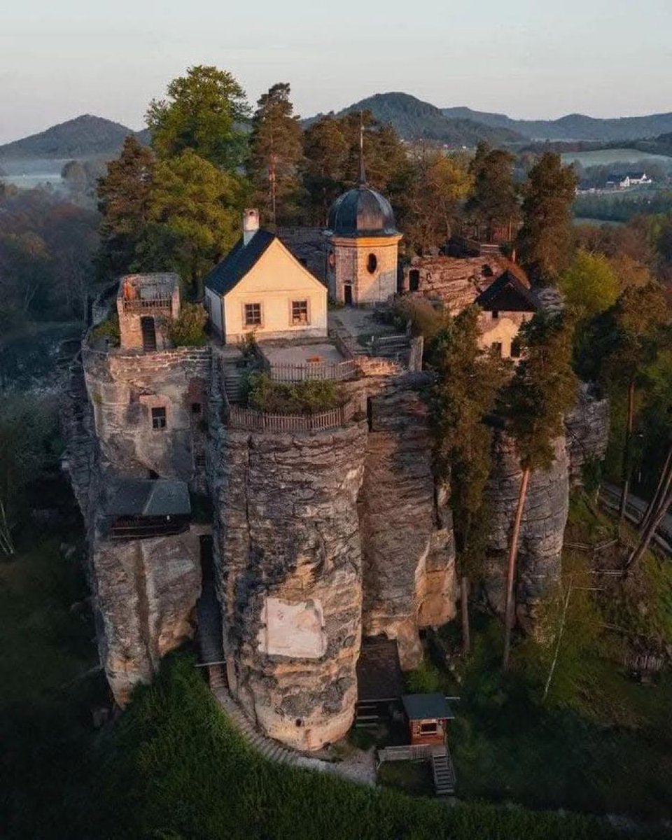 Earthdreams_'s tweet image. Sloup Castle, Czech Republic