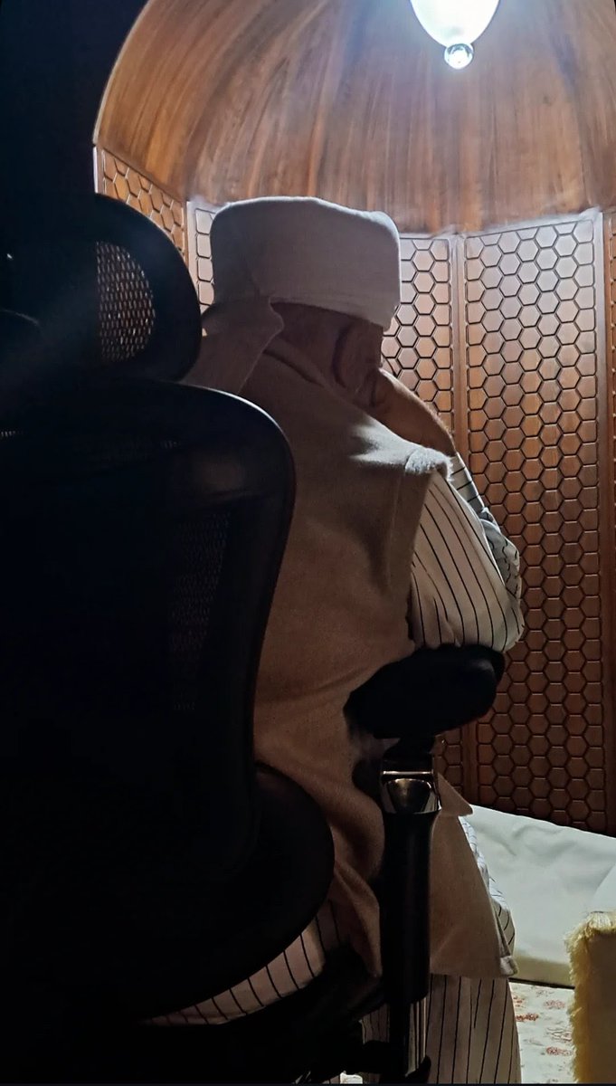 "Buğdayın ekmek olabilmek için aldığı 
yola bir bak...
Var mı öyle değirmen taşında ezilmeden, 
elden ele yoğrulmadan, ateşlerde yanmadan oluvermek?
Kolay mı öyle adam olmak?"

Taptuk Emre....