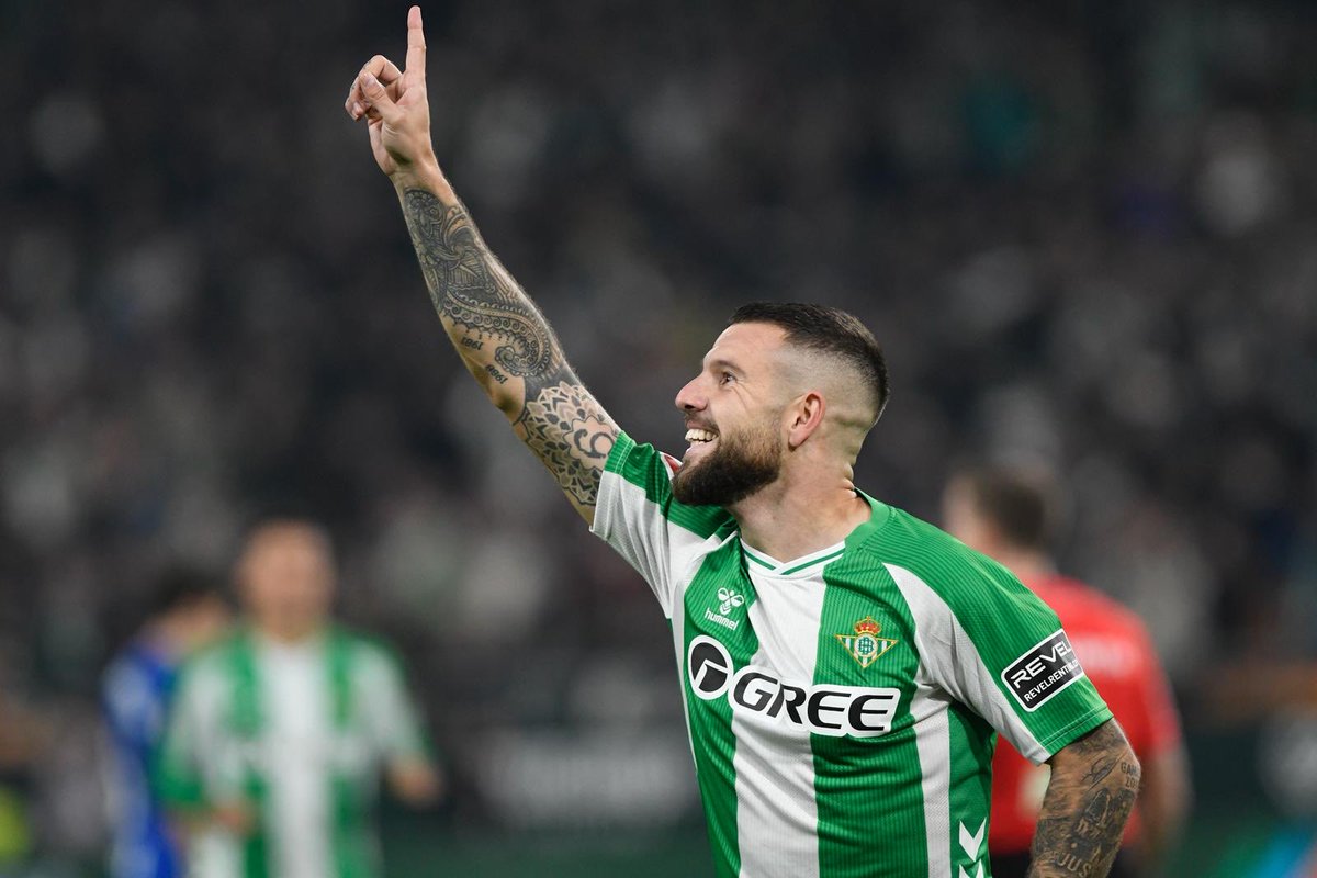 FranCamposv90's tweet image. ¿CUÁNDO HABLAMOS DE ESTE TIPO?

Cuando el equipo se ha arrastrado por momentos, cuando había jugadores que no corrían, que no creían…HA VUELTO A DEJÁRSELO TODO.

Ha salvado goles claros, ha asistido, ha chocado, se ha desfondado…AITOR RUIBAL HA SIDO EL CORAZÓN DEL @RealBetis…