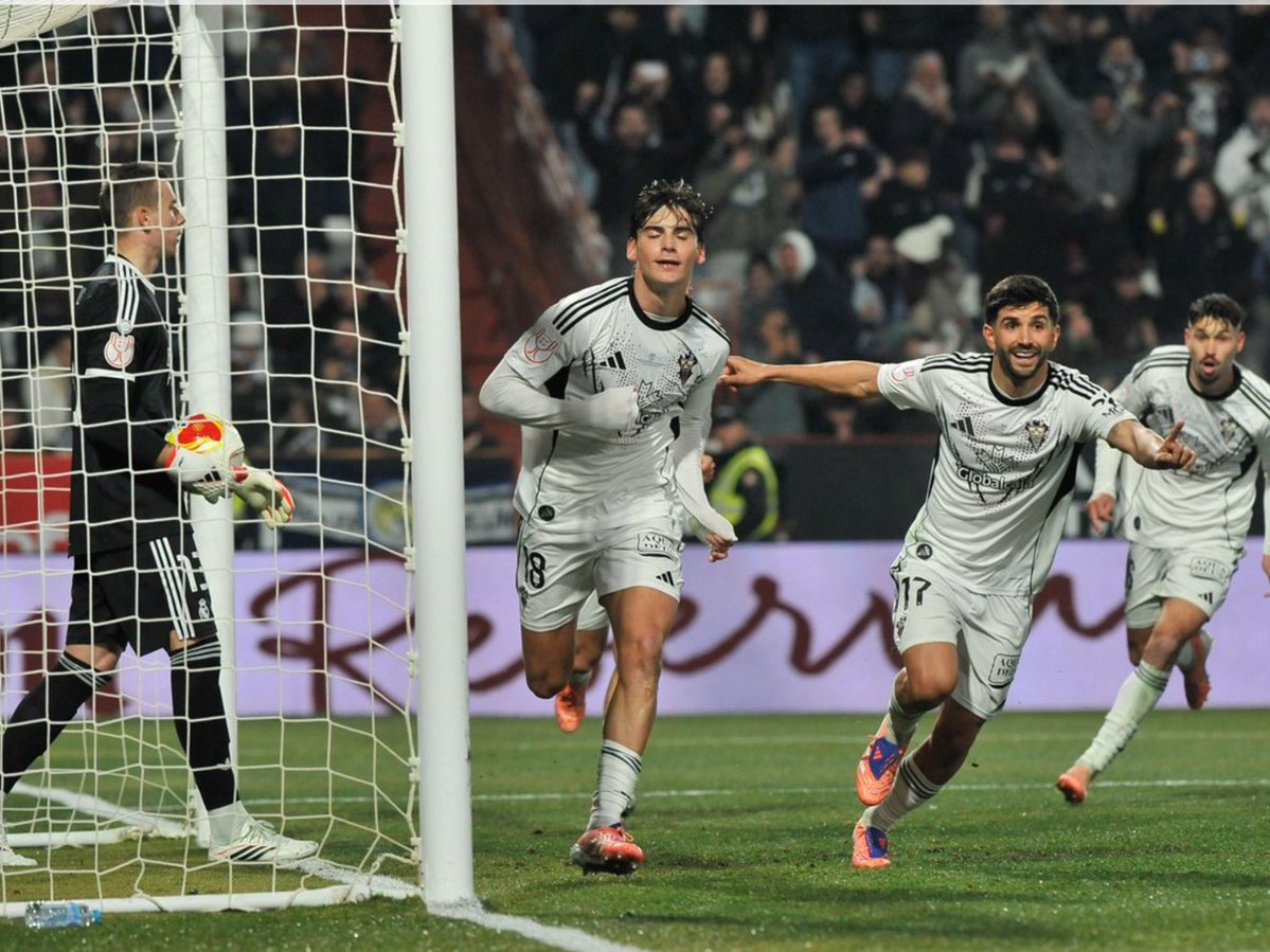 Cesado X. Alonso
Arbeloa eliminado de la Copa.
Seguro que el sábado se sienta FLORENTINO contra el 
 Levante