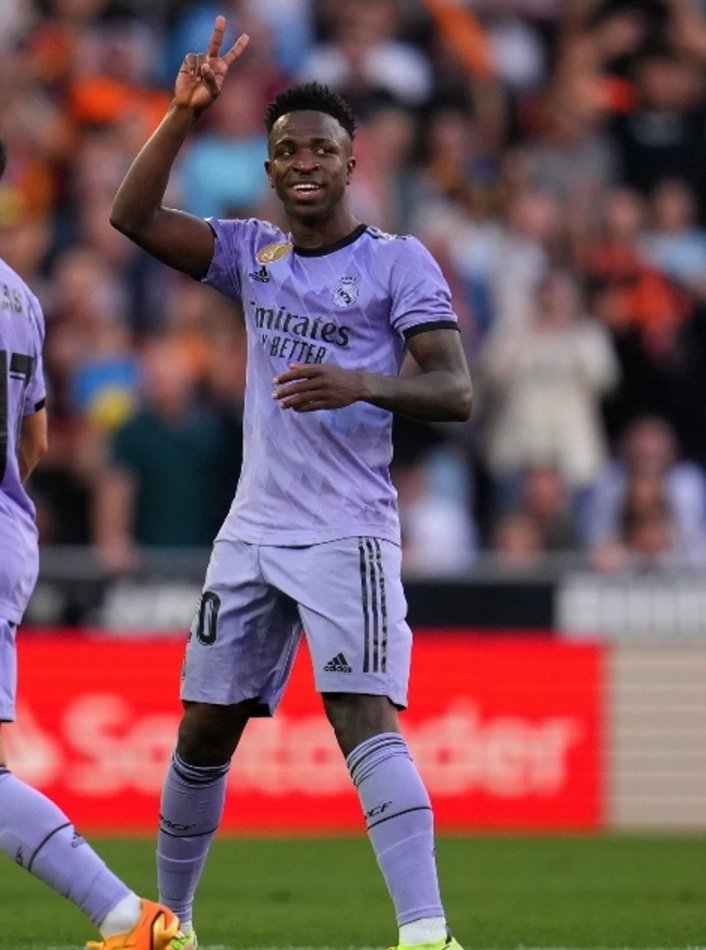 Tanto mandar a equipos a Segunda con gestos que al final te envía un Segunda a tu casa.

Baila Vini baila.