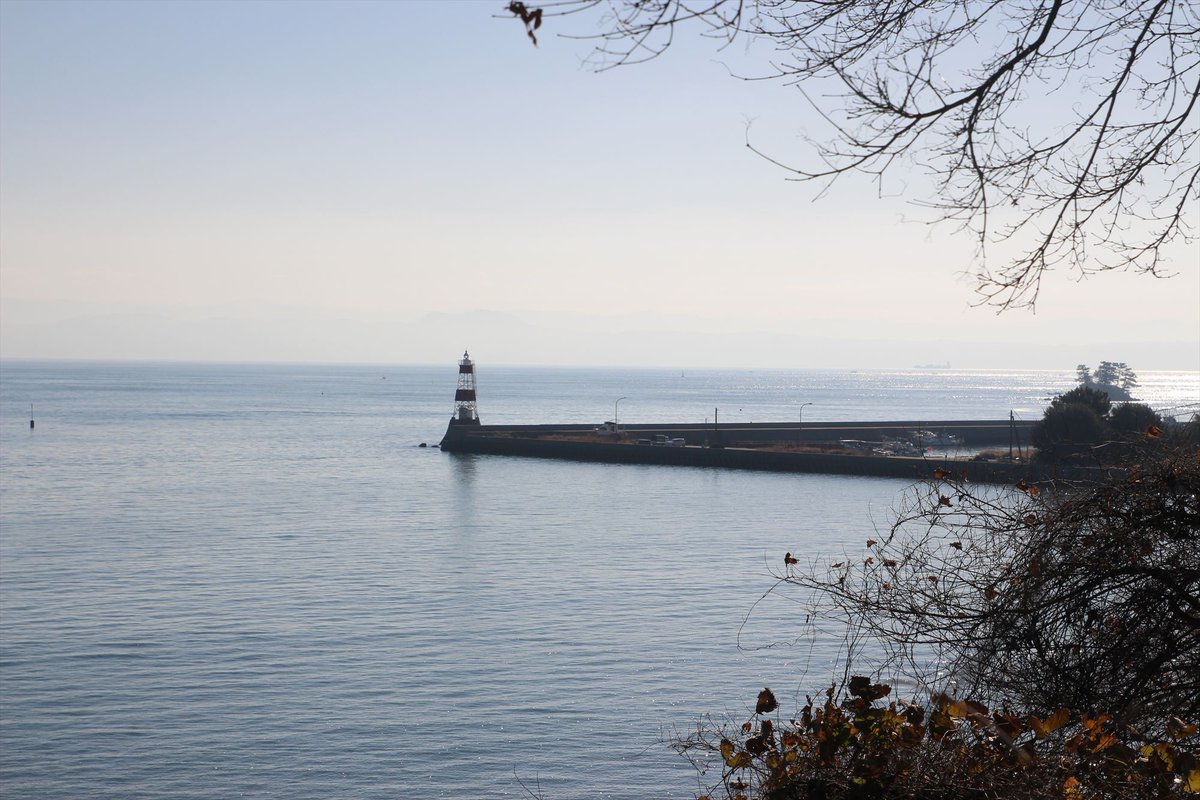霊丘公園 海側の小山（弁天山）
　1.展望所　2.護国神社　3.長浜海岸　4.島原灯台

おはようございます
今は寒いんですが昼過ぎには16℃予報
十℃以上の気温差に注意ですね