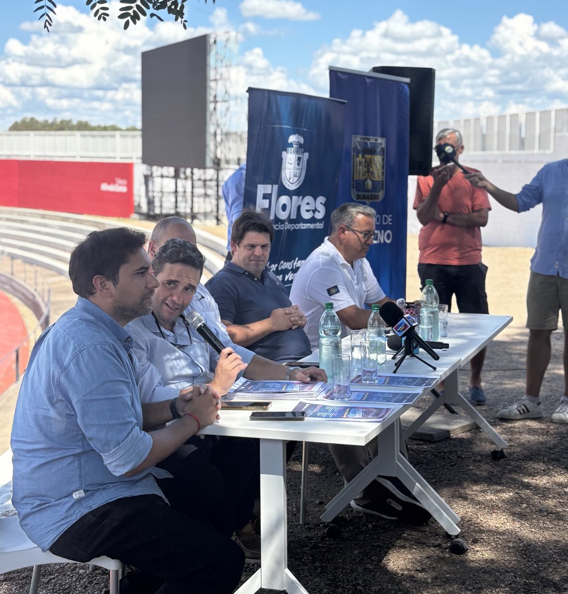 isaadami15's tweet image. 👉 Junto a compañeros de la Comisión de Turismo y la Comisión de Deportes de la Junta Departamental, acompañamos el lanzamiento del Campeonato Internacional Sub 20, que se disputará en Flores y Durazno, con la participación de Nacional, Peñarol, Argentinos Juniors y Estudiantes.…