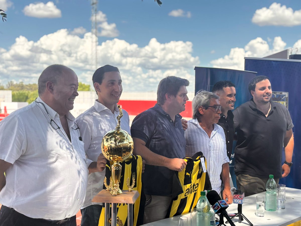 isaadami15's tweet image. 👉 Junto a compañeros de la Comisión de Turismo y la Comisión de Deportes de la Junta Departamental, acompañamos el lanzamiento del Campeonato Internacional Sub 20, que se disputará en Flores y Durazno, con la participación de Nacional, Peñarol, Argentinos Juniors y Estudiantes.…