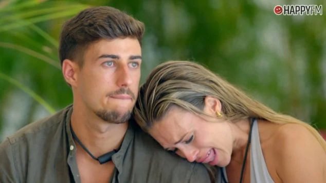 LaMujerdeVegeta's tweet image. Almudena al final si le demostró a toda España que el amor existe, lloro.  #LaIslaDeLasTentaciones28