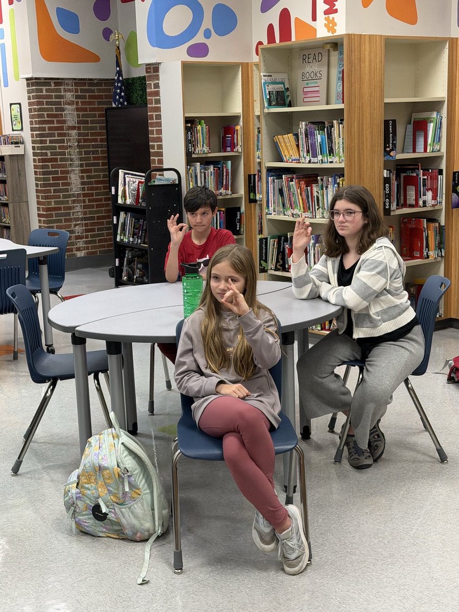 Sign Language Club finalized the alphabet and students are now able to finger spell. Look at that!!! #theresnoplacelikeHIS #youbelonghere #TheTigerWay
#ExcellenceInAction