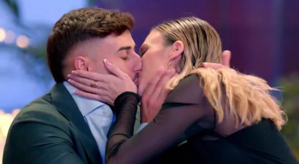 nellystans's tweet image. me alegro tanto por ellos como si fuesen mis dos mejores amigos #LaIslaDeLasTentaciones28