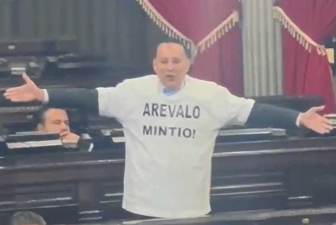 rexmamey's tweet image. 🎵 AREBALO ME MINTIOOO
EL ME DIJO QUE ME HAMABAAAA
Y NO ERA BERDAAAA, EL ME MINTIOOO
NO ME HAMABA, NUNCA ME HAMOOO
EL DEJO QUE LO ADORARA
EL ME MINTIOOOO, EL ME MINTIOOOO
ERA UN JUEGO Y NADA MAS
ERA SOLO UN JUEGO CRUEL DE SU BANIDA
EL ME MINTIOOOO 🎵