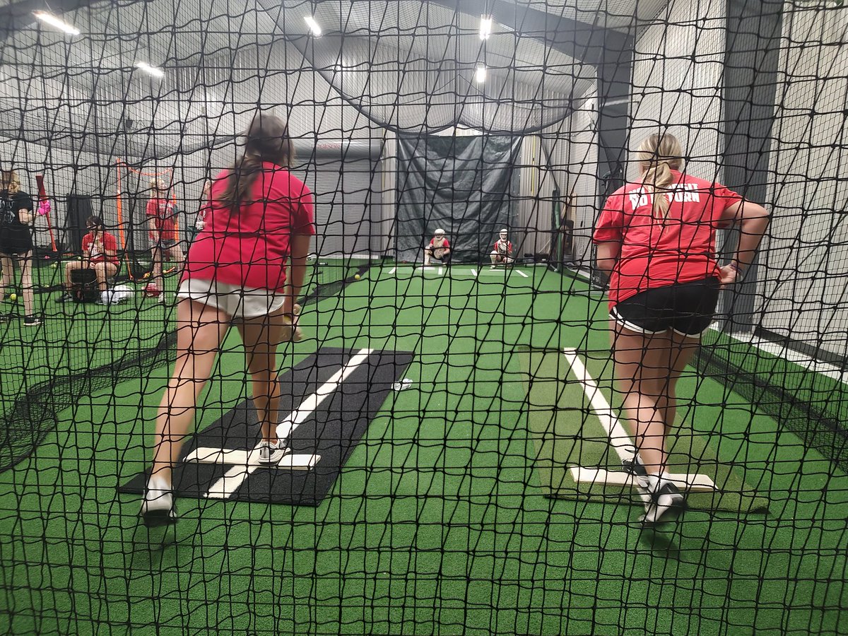 LC Softball tweet media