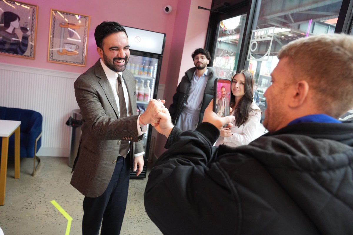 NYCMayor's tweet image. Small businesses shouldn’t have to navigate 6,000 regulations and rules to start and stay open in NYC. Today, I signed an executive order to cut the fines and fees small businesses pay and finally deliver relief.