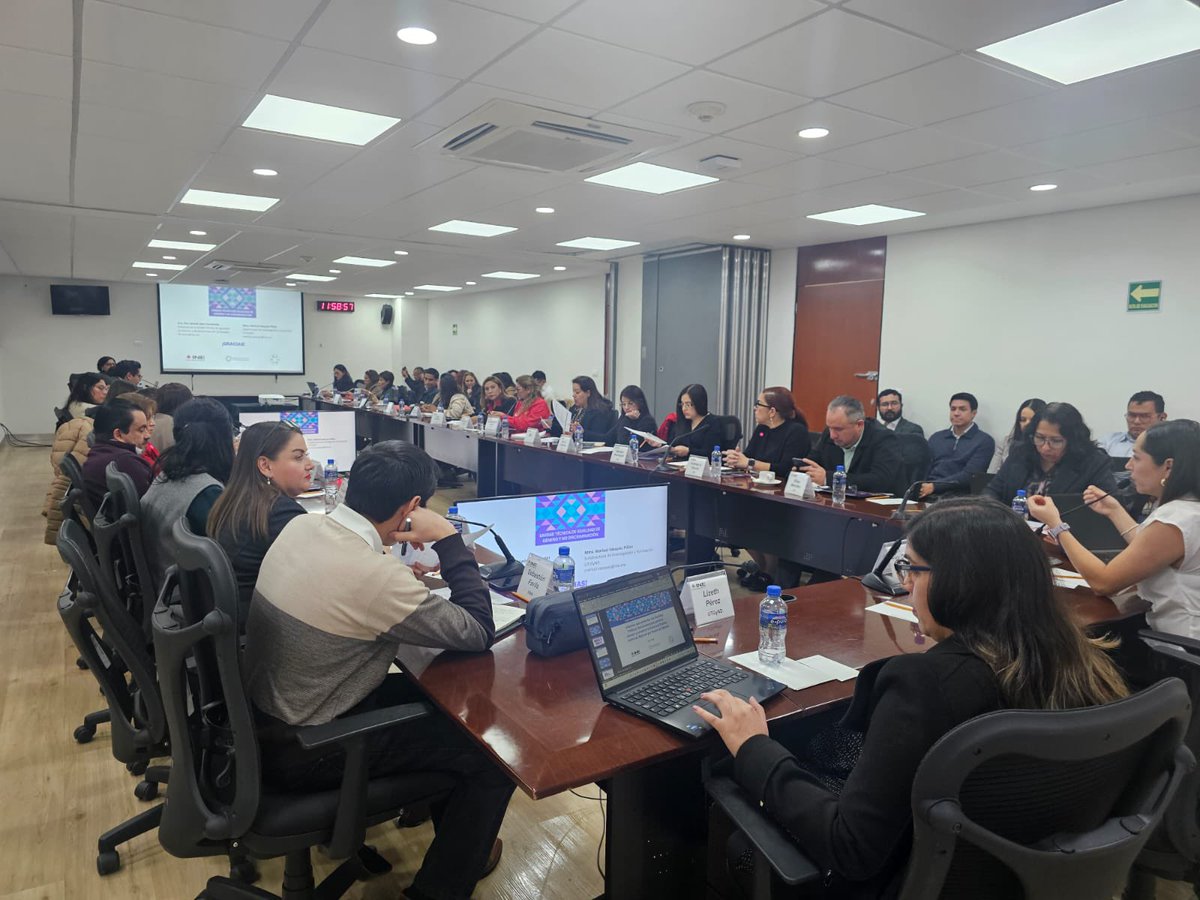 PRI_Nacional's tweet photo. La Unidad Nacional para prevenir, atender y erradicar la VPMG, el ONMPRI y la Representación del PRI ante el Consejo General del INE participaron en la mesa de trabajo en materia de igualdad de género organizada por el Instituto Nacional Electoral.

La mesa tuvo como propósito abordar las herramientas para fortalecer las obligaciones de los Partidos Políticos Nacionales respecto de la participación política de las mujeres.

Nuestras instancias partidistas refrendaron ante el INE el compromiso del PRI para colaborar de forma interinstitucional en el 2026 en la realización de actividades de capacitación, promoción y desarrollo del liderazgo político que maximicen la participación de nuestras militantes y simpatizantes en la vida política de nuestro país, así como la firme convicción de prevenir y erradicar la violencia política contra las mujeres.

El PRI siempre apoya la paridad de género y la defensa de los derechos de las mujeres.