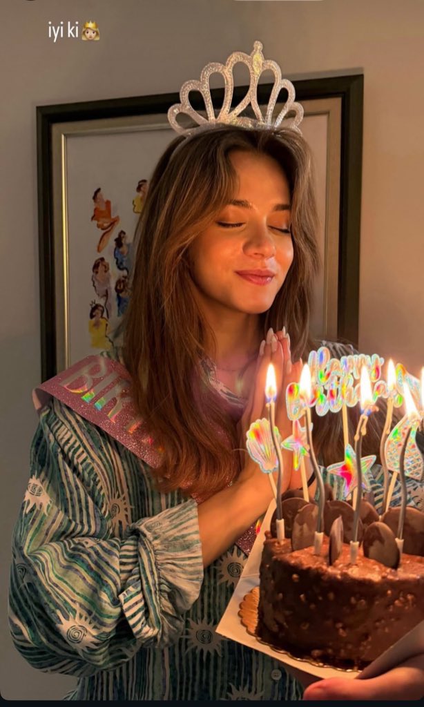 Berfin Gaygusuz instagram Story ♥️

NiceYaşlara MirayDaner