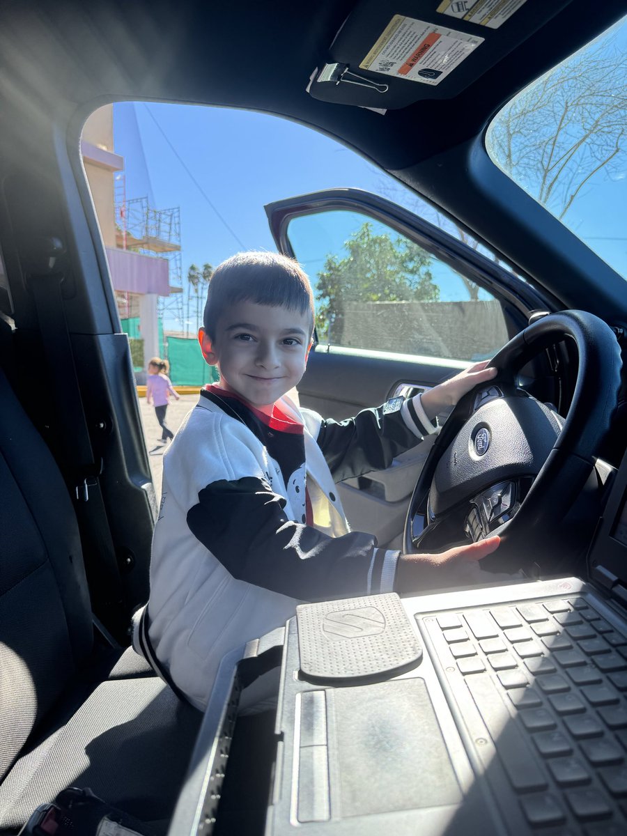 Police officers visit Pinewood Early Education Center to talk to the students about their important roles, showcasing their uniforms and tools, giving a tour of the police car, and answering questions from our students. 🚔🚨👮‍♂️
