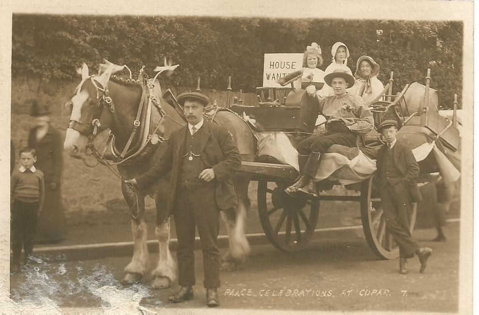 alan_provan's tweet image. @mypicturepostcards  #postcard  #provan what is going here ?  #fife  #horseandcart  #family  #cupar  #oldpostcard  #children  @postcard13 @PTAPostcards