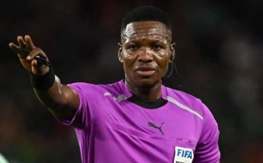 Jesus Christ again!!!!!
What sort of officiating is this!!!!

This man whatsoever his name is should be ashamed of himself.