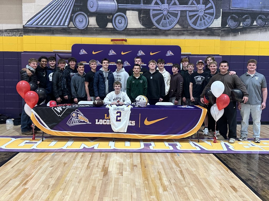 krew_hunter's tweet image. Official! So grateful for the opportunity to play at the next level 🐾
@CoachNourse_UMW @CoachJed_UMW 
@CoachHurd54
 @Coach_Martello 
@CoachJahidiWest @CoachRod_UMW 
@Coach_Buchanan5 
@UMW_Football