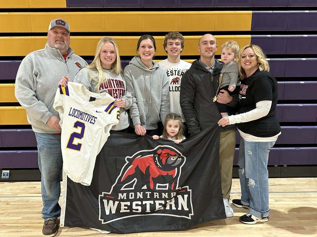 krew_hunter's tweet image. Official! So grateful for the opportunity to play at the next level 🐾
@CoachNourse_UMW @CoachJed_UMW 
@CoachHurd54
 @Coach_Martello 
@CoachJahidiWest @CoachRod_UMW 
@Coach_Buchanan5 
@UMW_Football