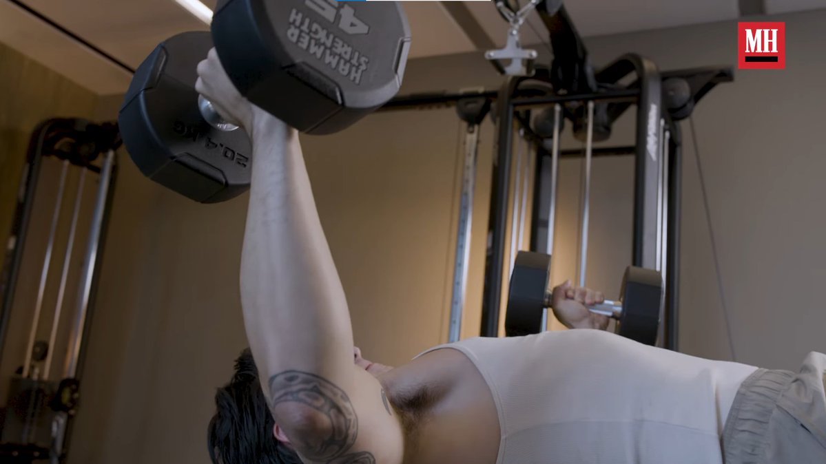 icegoesontheeye's tweet image. some of my favourite stills from that video for no reason at all that have absolutely no theme tying them together