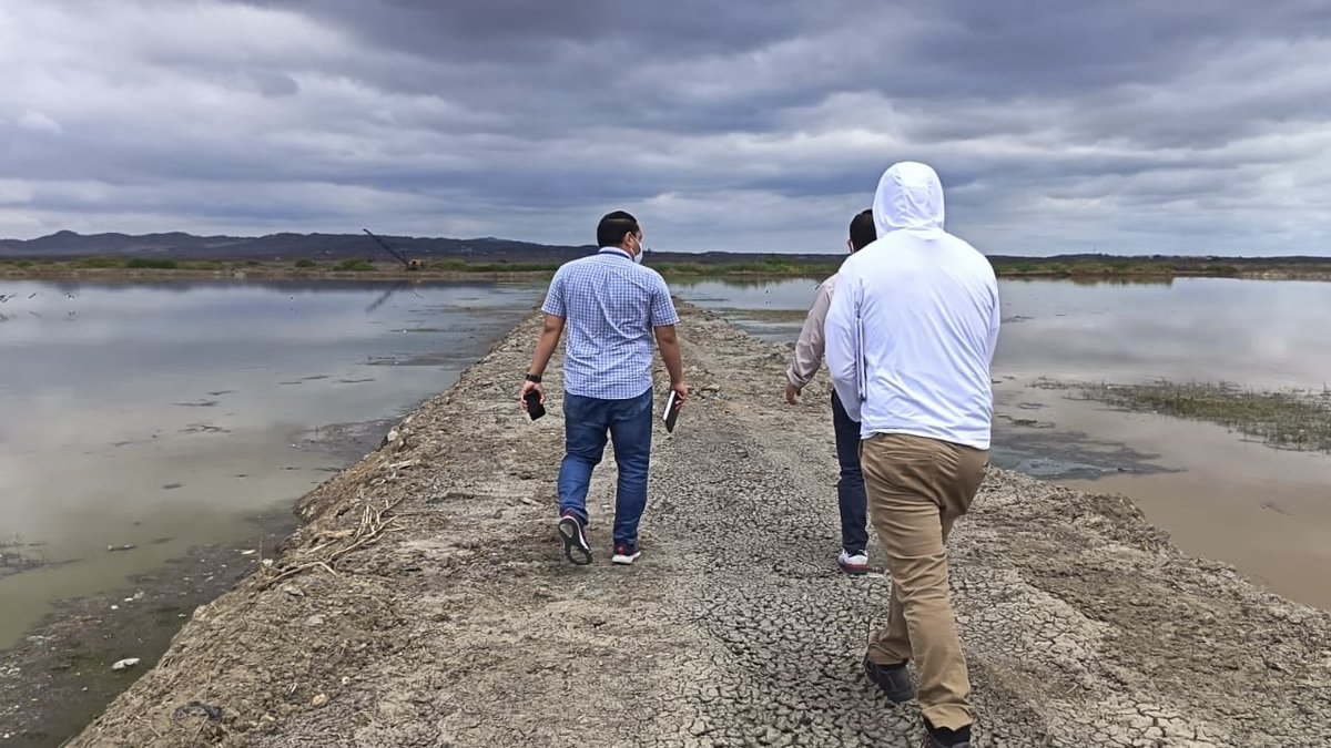 #Guayas | Efectuamos un control en el cantón Playas por presuntos vertidos de aguas contaminadas a fuentes hídricas, conforme a la normativa vigente. Trabajamos en territorio para proteger las fuentes de agua y el bienestar de la población. #ElNuevoEcuador